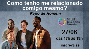 Num fundo cinza, quatro homens sorridentes à esquerda com os escritos à direita